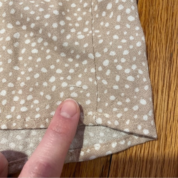 URBAN ROMANTICS URBAN OUTFITTERS UO Taupe Speckled Short Sleeve Smocked Blouse S - Picture 10 of 11